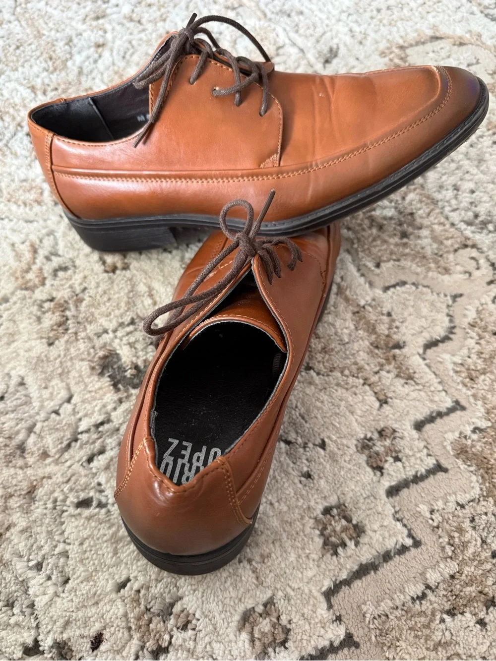 Mario Lopez Men’s Tan Leather Derby Dress Shoes